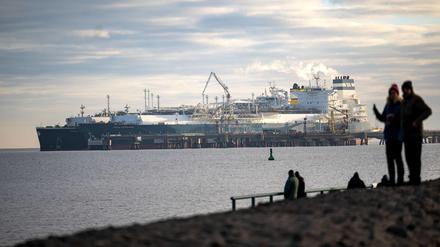 Erstmals seit der Eröffnung des Terminals in Wilhelmshaven ist ein Tanker mit einer vollständigen Ladung Flüssigerdgas (LNG) dort angekommen.