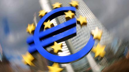 Der Euro war ins Trudeln geraten - die EU musste einschreiten.
