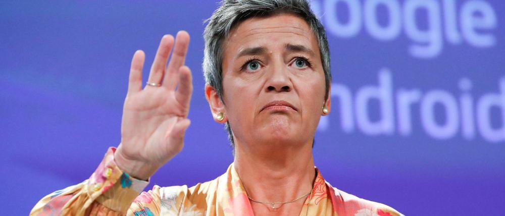 EU-Wettbewerbskommissarin Margrethe Vestager erklärt die Milliardenstrafe gegen Google. 