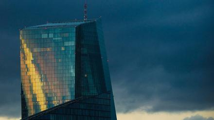 Die Glasfassade der Europäischen Zentralbank (EZB) in Frankfurt am Main. 