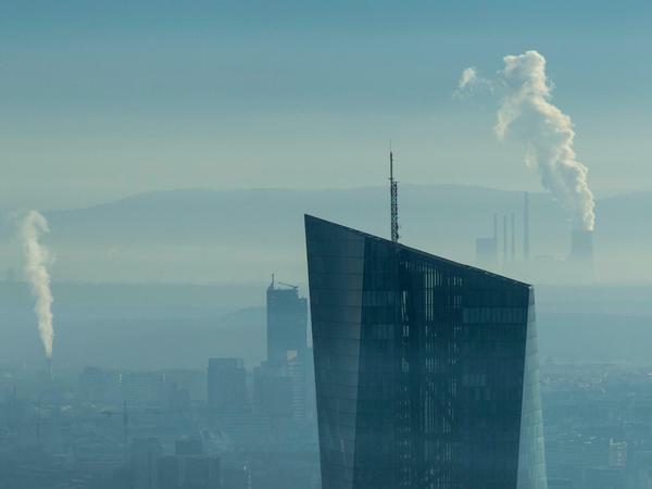 Sollte die EZB in ihrer Geldpolitik den Klimawandel berücksichtigen? Intern ist das umstritten.