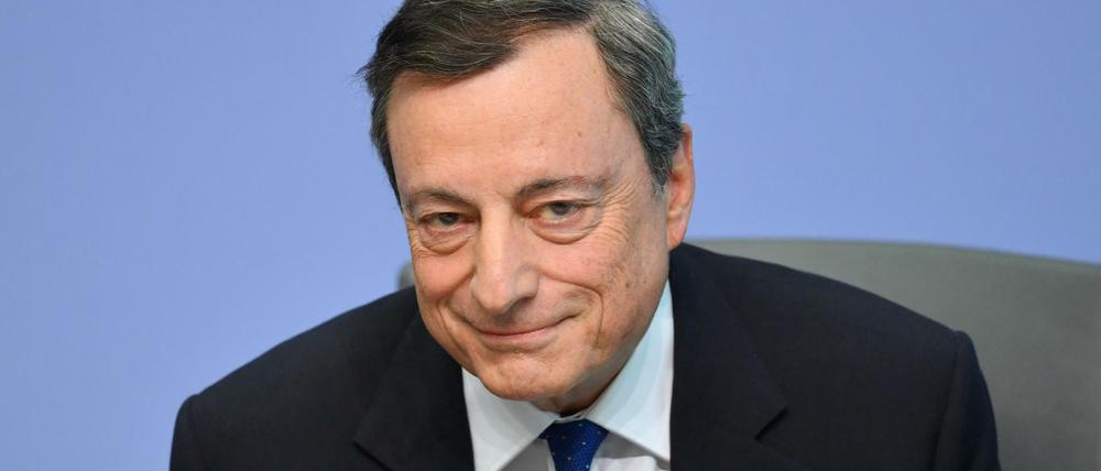 Mario Draghi, Präsident der Europäischen Zentralbank (EZB), spricht am 27.04.2017 während der Pressekonferenz in der EZB-Zentrale in Frankfurt am Main. 