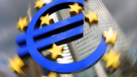 Euro in Turbulenzen. Die Europäischen Zentralbank (EZB) in Frankfurt am Main belässt den Leitzins auf Rekordtief.