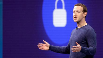 Staatliche Investoren fordern die teilweise Entmachtung von Facebook-Chef Mark Zuckerberg.