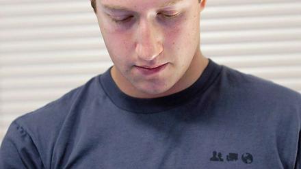 Das Handy soll's richten. Facebook-Chef Mark Zuckerberg setzt vor allem auf mobile Lösungen für Facebook.