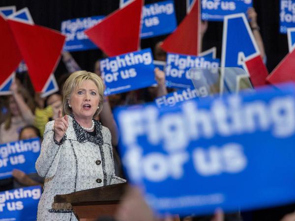 Tut sich bisweilen mit ihrem Herausforderer Sanders schwer: Ex-Außenministerin Hillary Rodham Clinton. 