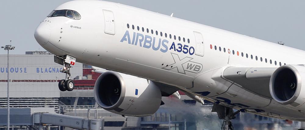 Ein Airbus A350 startet nahe Toulouse in Frankreich.