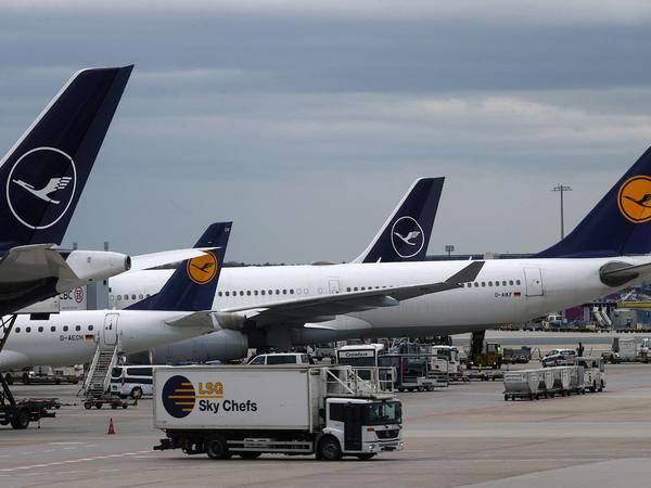 Parken statt Fliegen: Die Lufthansa streicht über 3000 Flüge im Sommer. 