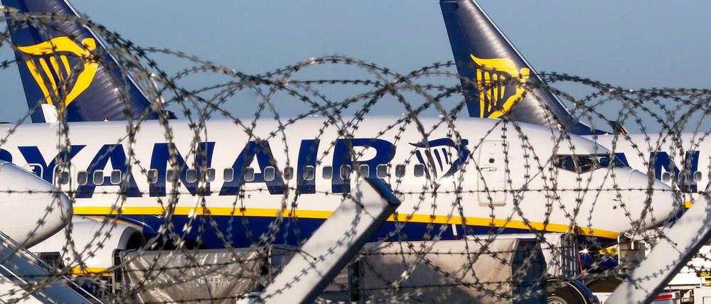 Ryanair hat wegen angekündigter Piloten- und Flugbegleiter-Streiks in Spanien, Portugal, Italien, den Niederlanden und Belgien für Freitag 150 Flüge abgesagt. 