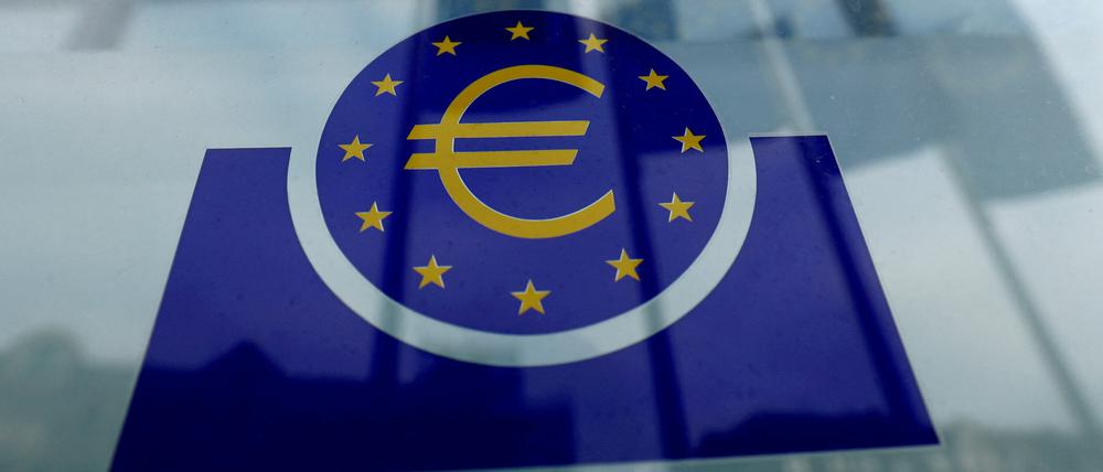 Logo der EZB in Frankfurt. 