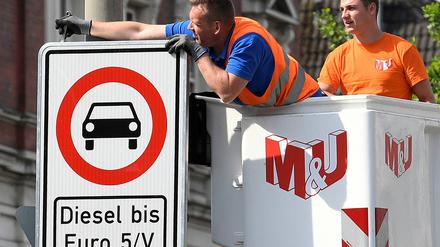 Verbot. In Hamburg sind schon zwei Straßenabschnitte für ältere Diesel gesperrt. 