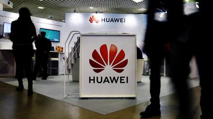 FILE PHOTO: Visitors walk past the Huawei logo at the World Artificial Intelligence Cannes Festival (WAICF) in Cannes, France, February 10, 2023. REUTERS/Eric Gaillard/File Photo