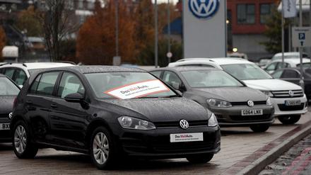 Parkplatz eines Volkswagen-Händlers