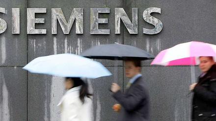 Der Konzern Siemens muss in seiner Energiepolitik den Spagat zwischen heimischen und ausländischen Kunden schaffen. 