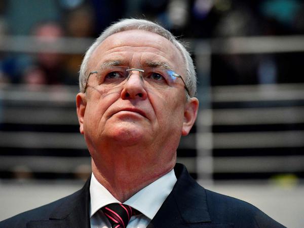 VW wirft seinem ehemaligem Konzern-Chef Martin Winterkorn "fahrlässige Pflichtverletzung" vor. 