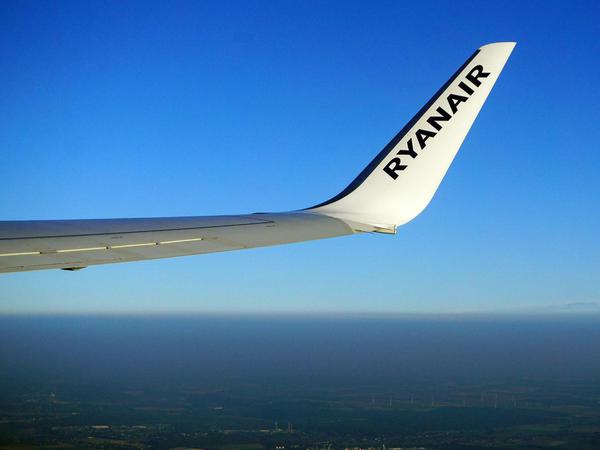 Obenauf: Die Fluggesellschaft Ryanair steigt bei Laudamotion ein - und will die Mehrheit übernehmen.