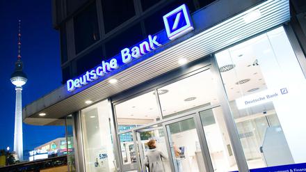 Die Deutsche Bank schließt in Berlin etliche Filialen.