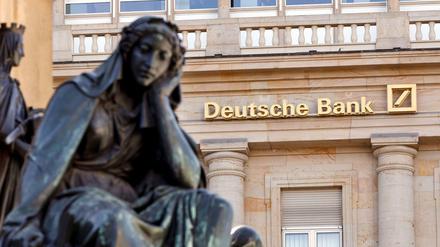 Auch die Deutsche Bank lässt nun einige Filialen vorerst geschlossen.