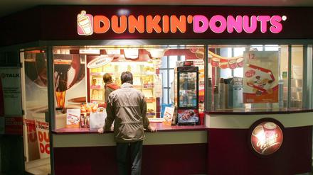 Eine Filiale von Dunkin' Donuts in Berlin.
