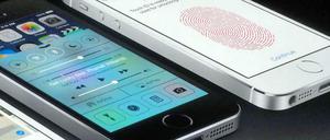 Apple-Chef Tim Cook hatte bereits vor einiger Zeit gesagt, der Fingerabdrucksensor im iPhone sei auch mit Blick auf mobiles Bezahlen entwickelt worden. Das System mit dem Namen „Touch ID“ war vor rund einem Jahr im iPhone 5s eingeführt worden. 