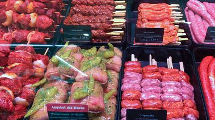 Wird wahrscheinlich teurer: Entweder kommt die Fleischsteuer oder der Handel verkauft nur noch höherwertiges, teureres Fleisch.