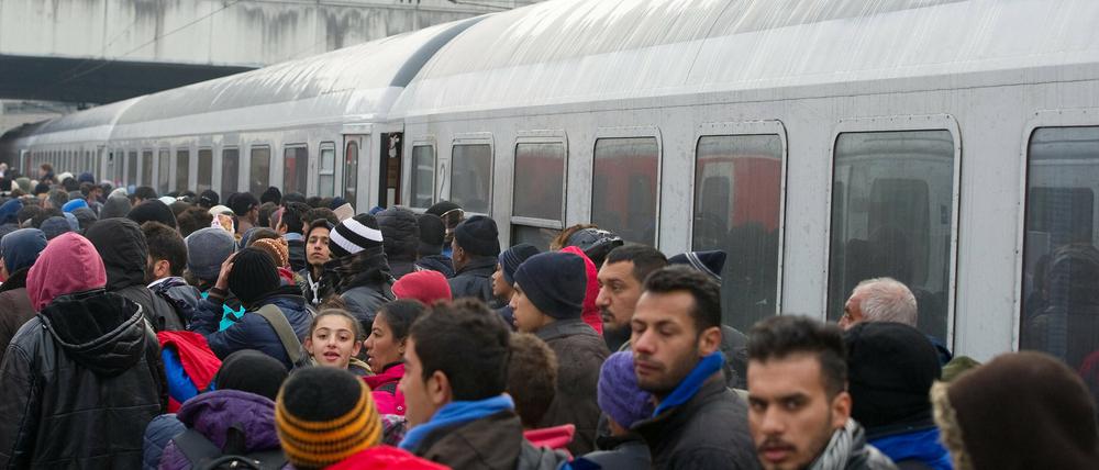 Flüchtlinge am Bahnhof von Passau.