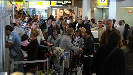 Gedränge am Flughafen Berlin-Tegel: Beschwerden von Fluggästen machen den Löwenanteil der Arbeit der Schlichtungsstelle aus.