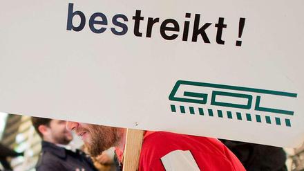 Die Gewerkschaft GDL droht mit langen Streiks, nachdem das neue Tarifangebot der Deutschen Bahn abgelehnt wurde.
