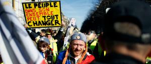 Demonstration in Paris: Die "Gelbwesten"-Proteste seien auch entstanden, weil die Löhne in Frankreich stagnierten, sagt die Europapolitikerin Sabine Thillaye.