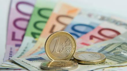 Geld verschenkt: 985 Euro bekommen Berliner im Schnitt vom Finanzamt zurück. 