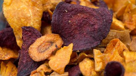 Knabberlapapp: Rote-Bete- und Karotten-Chips sind gar nicht gesund. Außerdem schmecken sie oft ranzig und pappig. 