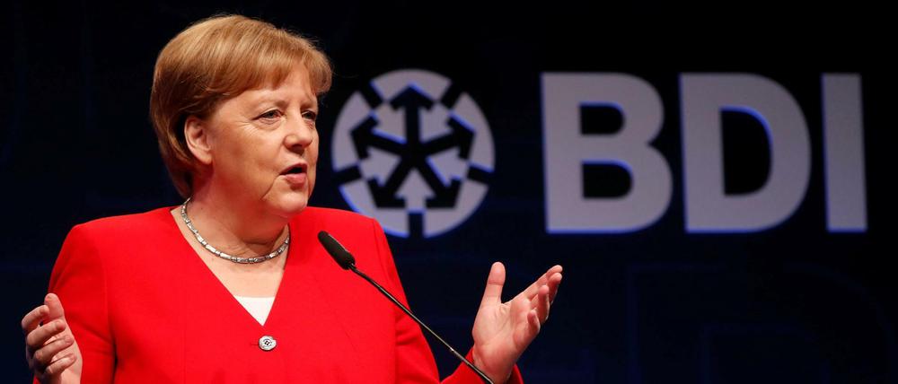 „Ich könnte jetzt hier aufzählen, wo die Autoindustrie überall Vertrauen verspielt hat." Tat Angela Merkel dann aber doch nicht.