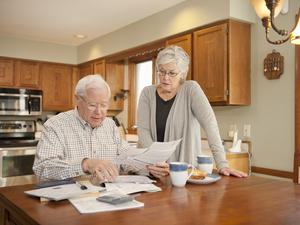 Zu hohe Steuern? Bei Rentner besteht die Gefahr einer verfassungswidrigen Doppelbesteuerung. 
