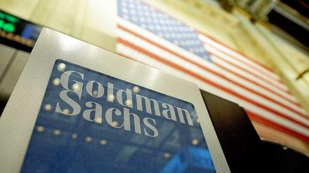Wegen der Verschleierung riskanter Termingeschäfte in Milliardenhöhe ist ein ehemaliger Vize-Chef der US-Bank Goldman Sachs zu neun Monaten Haft verurteilt worden. 