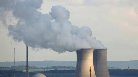 Die Koalition möchte die umstrittene Brennelementesteuer trotz Atomausstiegs erhalten.