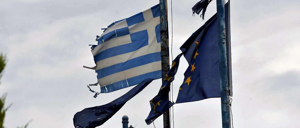 In Fetzen. Zur Sanierung Europas bedarf es mehr als einer Fortführung des griechischen Sparkurses.