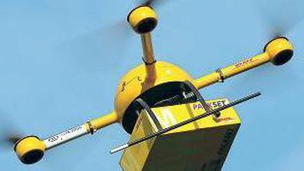 Die Deutsche Post testete 2013 den Einsatz von Paket-Drohnen. Auf der ILA sind die Unmanned Aircraft Systems mit einem eigenen Pavillon vertreten.