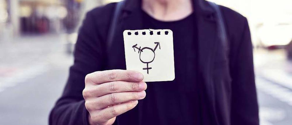 Für intergeschlechtliche Menschen wird bald eine dritte Geschlechtsoption eingeführt.