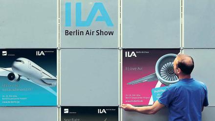 Verliebt in die Luft. Zur ILA 2014 präsentieren sich die Hersteller in Bestlaune. Treibende Kraft für die gute Konjunktur sind die Verkehrsflugzeuge mit den beiden großen Konkurrenten Airbus und Boeing.