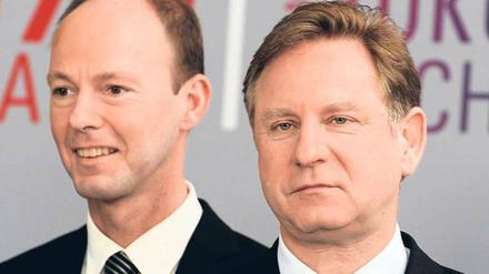 Weggelobt. Mitte Oktober kündigte die Bertelsmann AG an, dass der Vorstandsvorsitzende Hartmut Ostrowski (rechts) in den Aufsichtsrat wechselt und der bisherige Finanzvorstand Thomas Rabe sein Nachfolger wird. Foto: dpa