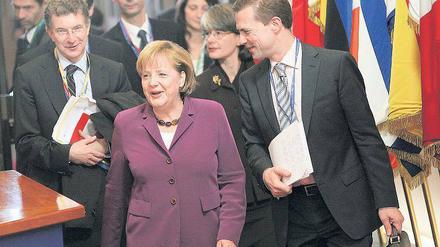 Zum Beispiel Steffen Seibert.  Der ehemalige Moderator des Heute-Journals ist heute der Sprecher von Kanzlerin Angela Merkel.