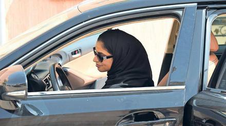 Frauen dürfen jetzt in Saudi Arabien Auto fahren, trotzdem sieht man sie selten auf der Straße.