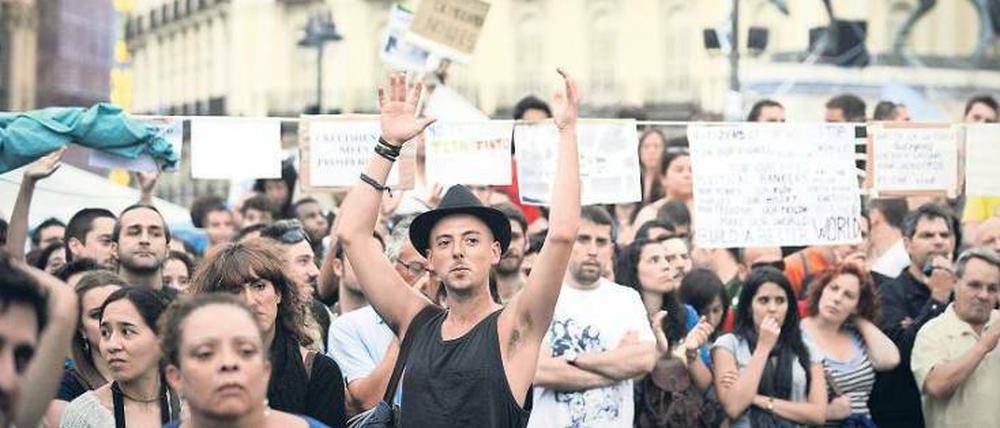 Es reicht. Ende Mai demonstrierten Spanier auf dem Platz Puerta del Sol in Madrid gegen die Wirtschaftskrise und die hohe Arbeitslosigkeit in ihrem Land.