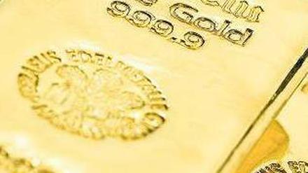 Glänzende Geschäfte machen derzeit die Goldhändler. Doch das Edelmetall wird keinen Anleger reich machen, warnen Experten. 