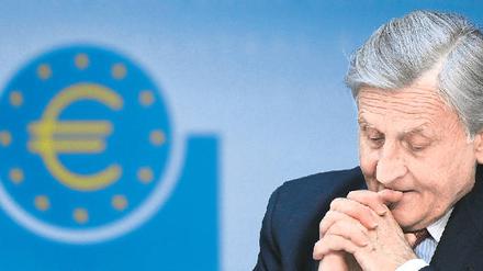 Unter Beobachtung. Jean-Claude Trichet, Präsident der Europäischen Zentralbank, wirft ein Auge auf den Euro. Nach Griechenlandkrise und Bankenstresstests fordert er von allen Euro-Ländern stärkere Anstrengungen, ihre Haushalte zu sanieren. 