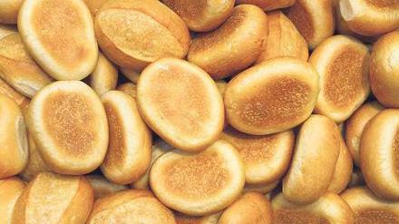 Restekiste. Jedes Jahr bleiben in Deutschland rund 80 000 Tonnen Brot und Brötchen übrig. Teurer werden sie bald trotzdem. Foto: