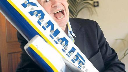 Ryanair-Chef Michael O’Leary ist für starke Töne bekannt. Jetzt kündigte er steigende Ticketpreise und besseren Service an. Gleichzeitig hält er am Billigkonzept fest. 