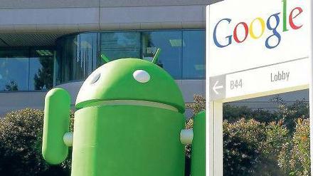 Winke, winke Konkurrenz. Dass Google so gut abschneidet, liegt auch an der Smartphone-Software Android, deren Maskottchen ein grüner Roboter ist. 