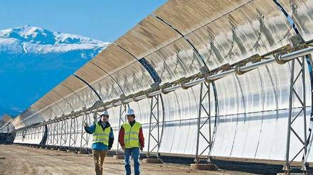 Starke Spiegel. Eine Anlage wie diese von Desertec-Partner Schott Solar in Spanien könnte bald auch in Afrika entstehen. Foto: p-a/obs