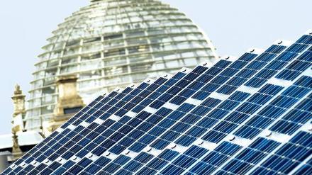 Öko auf dem Dach. Solarzellen - hier auf dem Jakob-Kaiser-Haus des Bundestages - finden sich bei CDU, SPD und Grünen. Foto: Zenit